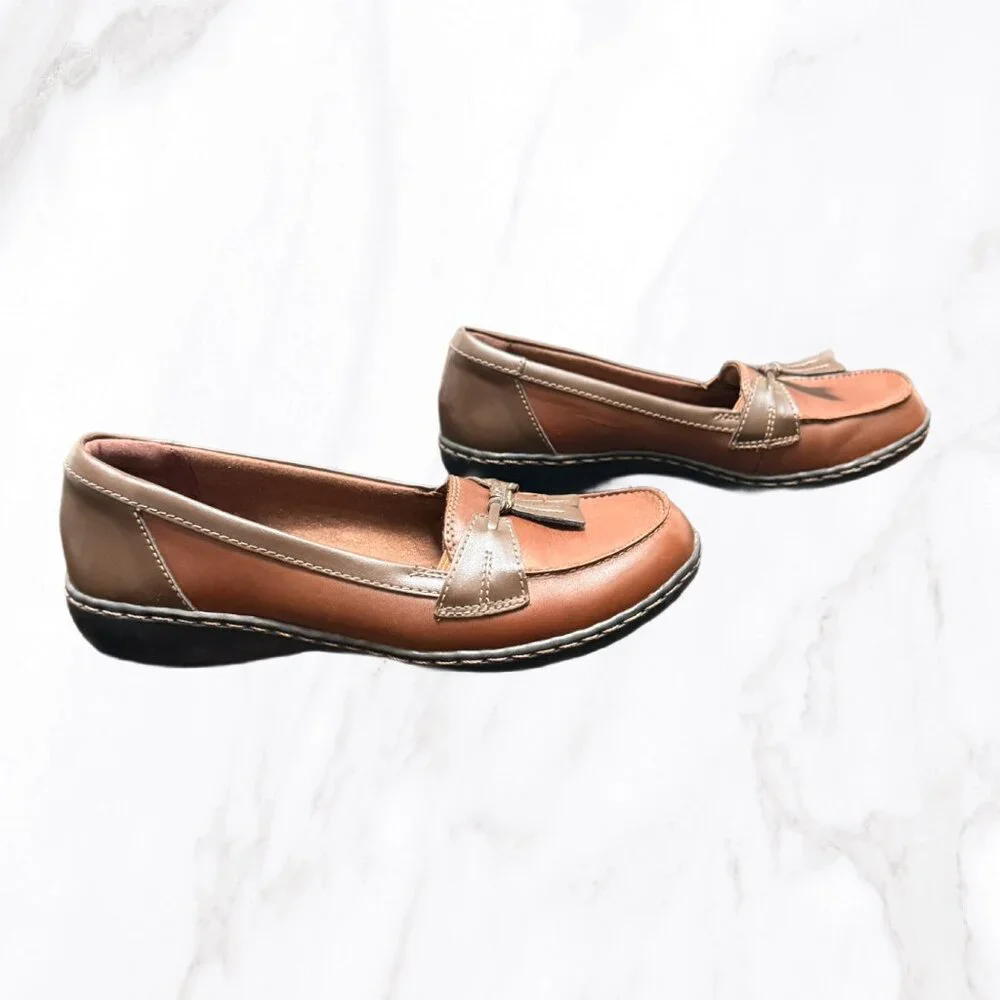 Clarks Collection Women's Brown Tasseled Comfort Loafers, Size 8.5 - Picture 3 of 10